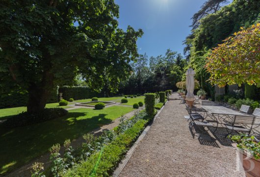 Sur les bords de Loire à l’est de Tours, les dépendances d’un manoir du 18e siècle et son jardin labellisé « remarquable » - photo  n°11